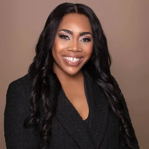 Portrait of Dr Janelle